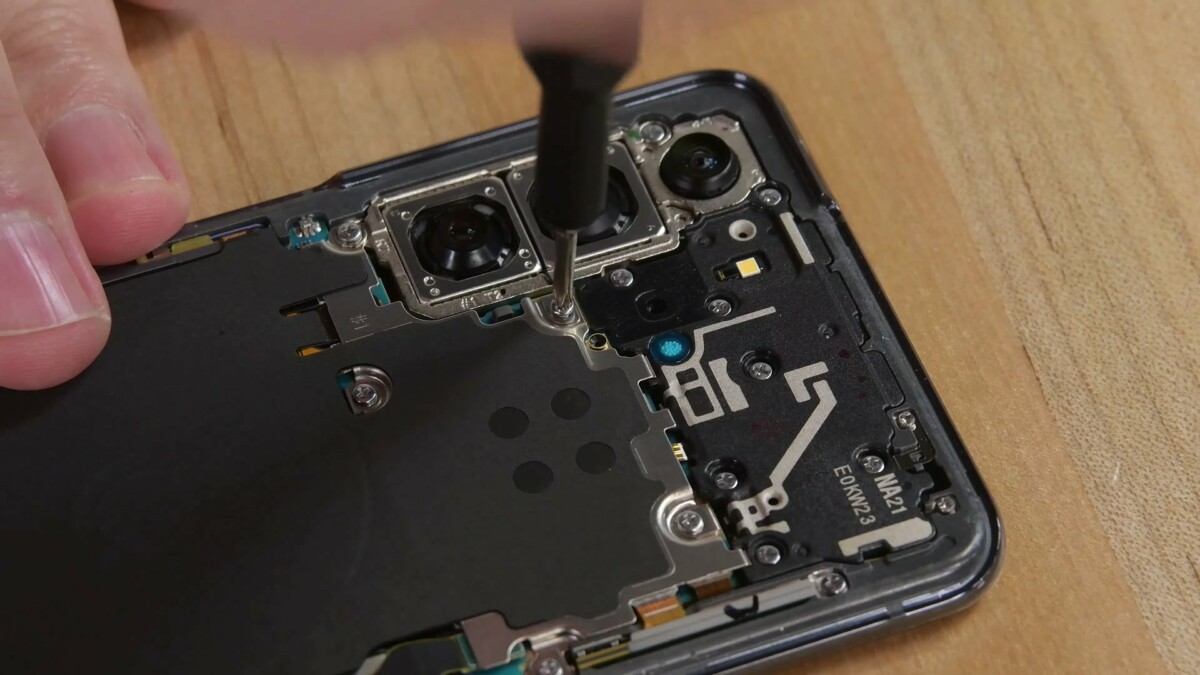 Démontage du Samsung Galaxy S21 par iFixit