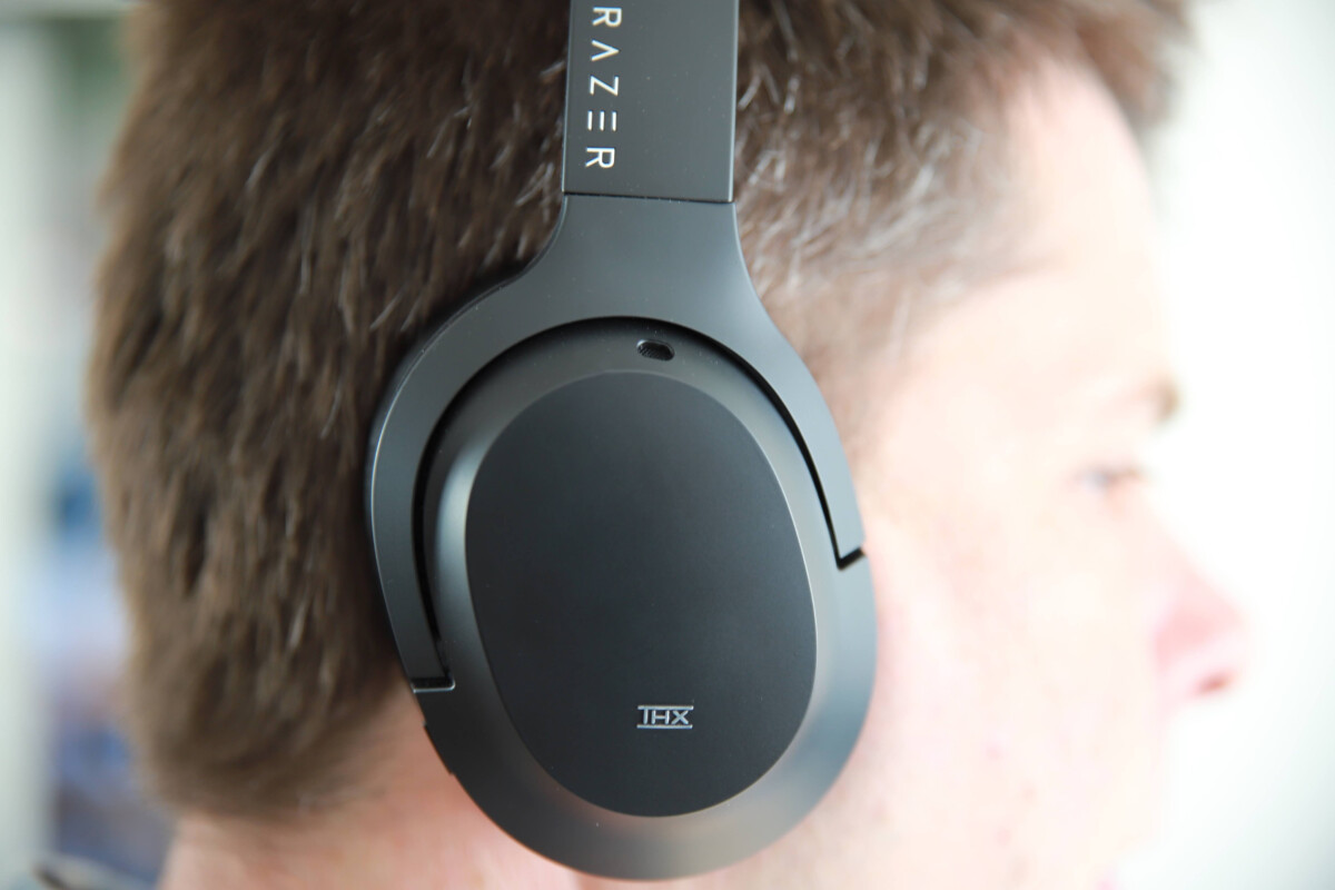 En position statique ou en mouvement, le casque Razer Opus reste tout aussi confortable