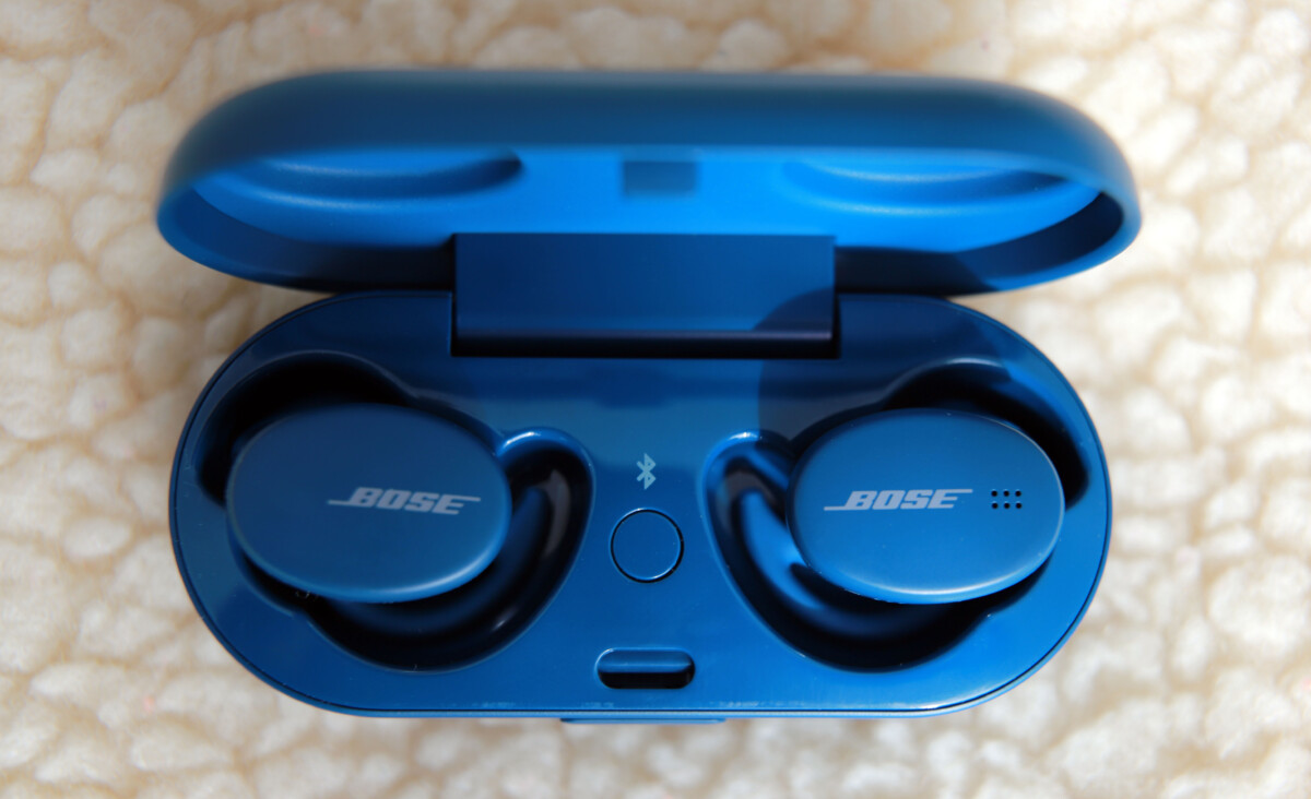 Les écouteurs Bose Sport Earbuds dans leur boîtier
