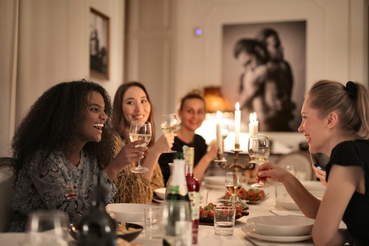 Personnes dans un restaurant