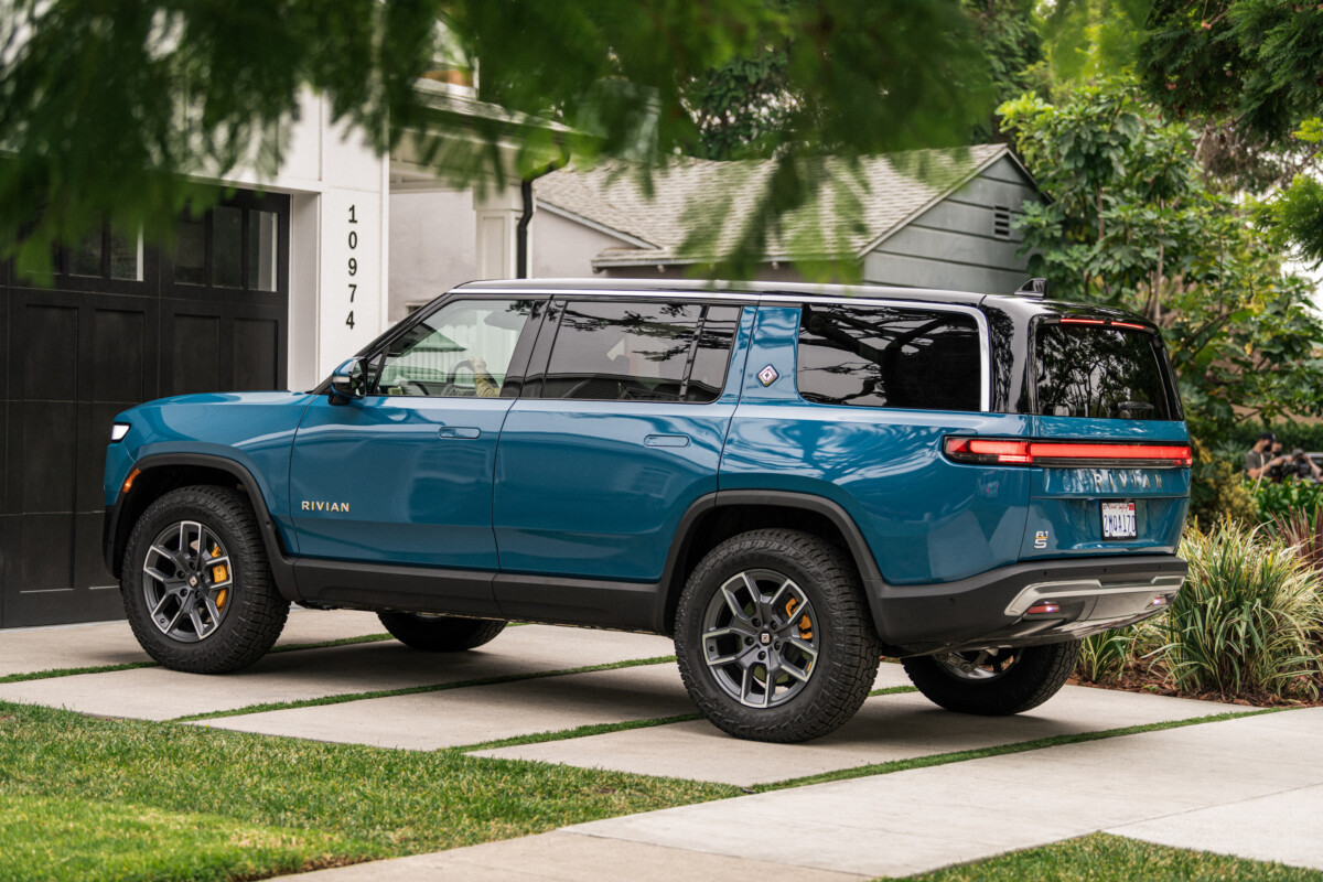 Rivian R1S