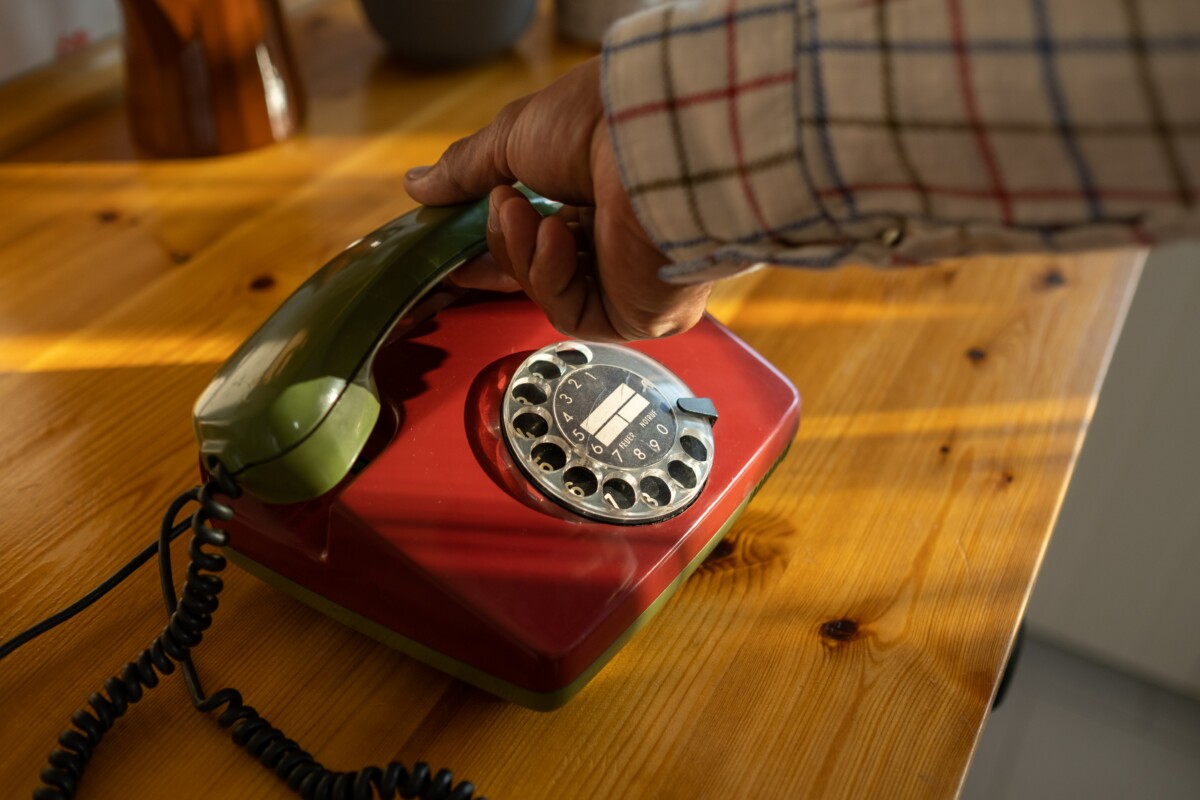 Un authentique téléphone fixe.