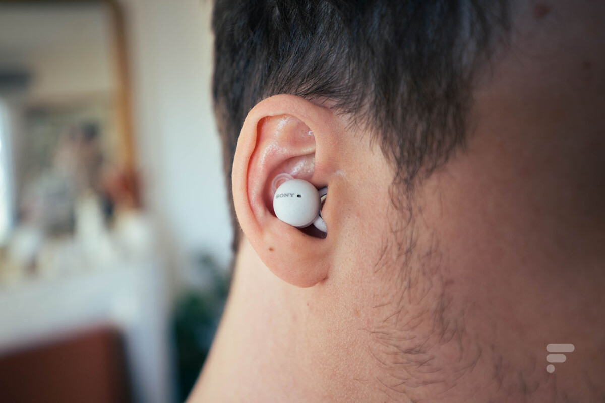 Il faut tapoter à côté de l'oreille pour contrôler les Sony LinksBuds