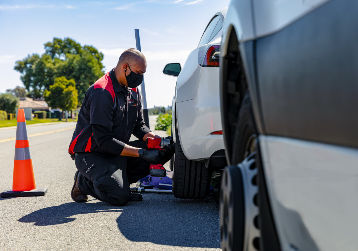 Tesla Mobile Service