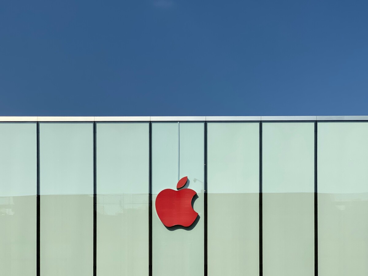 Logo d'Apple sur un bâtiment