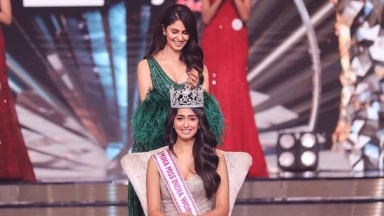 Karnataka's Sini Shetty was crowned Femina Miss India World 2022 at JIO World Convention Center in Mumbai.(Instagram/@missindiaorg)