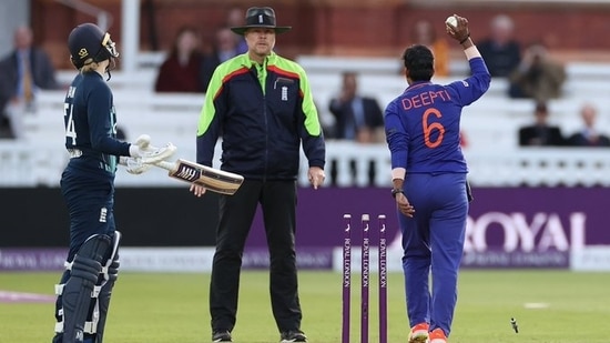 Deepti Sharma runs out Charlotte Dean during India vs England Lord's ODI(Twitter)