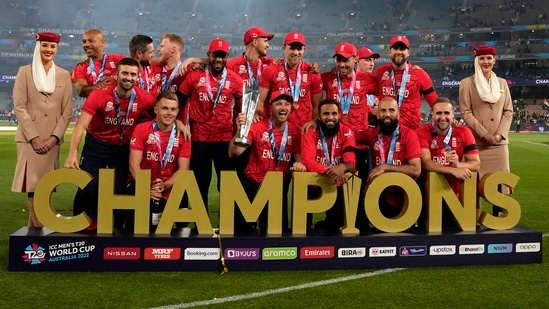 England players celebrate with the winners trophy after their win against Pakistan in the final of the T20 World Cup at the Melbourne Cricket Ground in Melbourne.(AP)