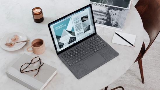 Explore the best laptops under <span class='webrupee'>₹</span>50,000 in 2024 for excellent performance at an affordable price.(Unsplash)