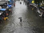 The India Meteorological Department has issued an orange alert for the city till Saturday and the city is expected to have intense spells of rain in isolated areas.(Satish Bate/Hindustan Times)