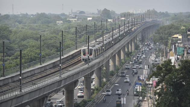 Delhi Metro’s Yellow line running between the Arjungarh to Ghitorini Metro Station, in New Delhi on September 7. (Sanjeev Verma/HT )