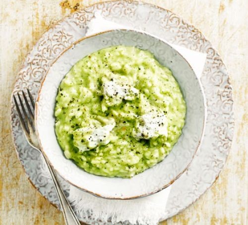 Pesto and goat's cheese risotto in bowl