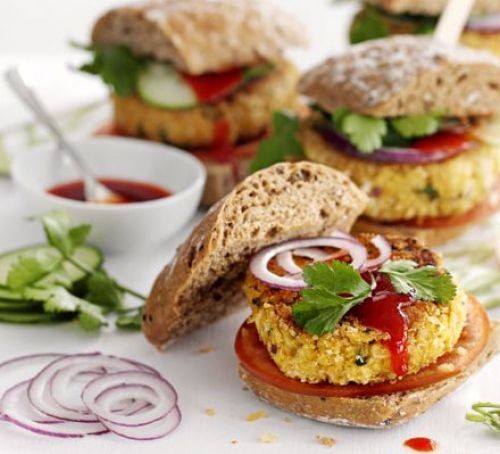Chickpea burgers with salad and relish