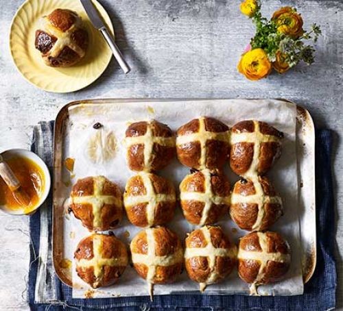 Vegan hot cross buns on a tray