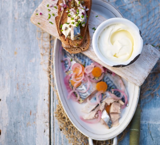 Soused mackerel with crème fraîche & capers
