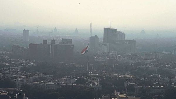 A view of the national capital shrouded in smog.  (Photo: PTI)