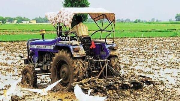 The cost of cultivation has risen by 14% in the kharif season this year, led by a 70% increase in machine labour costs. Photo: Mint