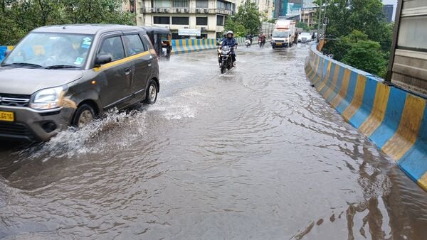 Mumbai rains: Waterlogged flyover at Meenatai Thackeray chowk following heavy showers in Thane on Wednesday, July 24.