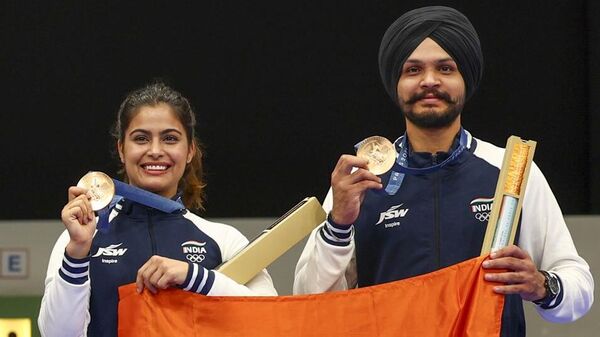 Paris Olympics 2024 Day 5 India full schedule: Bronze medalists Manu Bhaker and Sarabjot Singh pose during the medal ceremony for the 10m Air Pistol Mixed Team event, on Tuesday. (EPA-EFE)