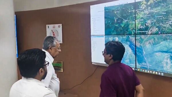 Wayanad: Kerala Chief Minister Pinarayi Vijayan evaluates the ongoing relief and rescue operations at the SDM's office in Chooralmala on July 30, following landslides in the district's hilly areas. 