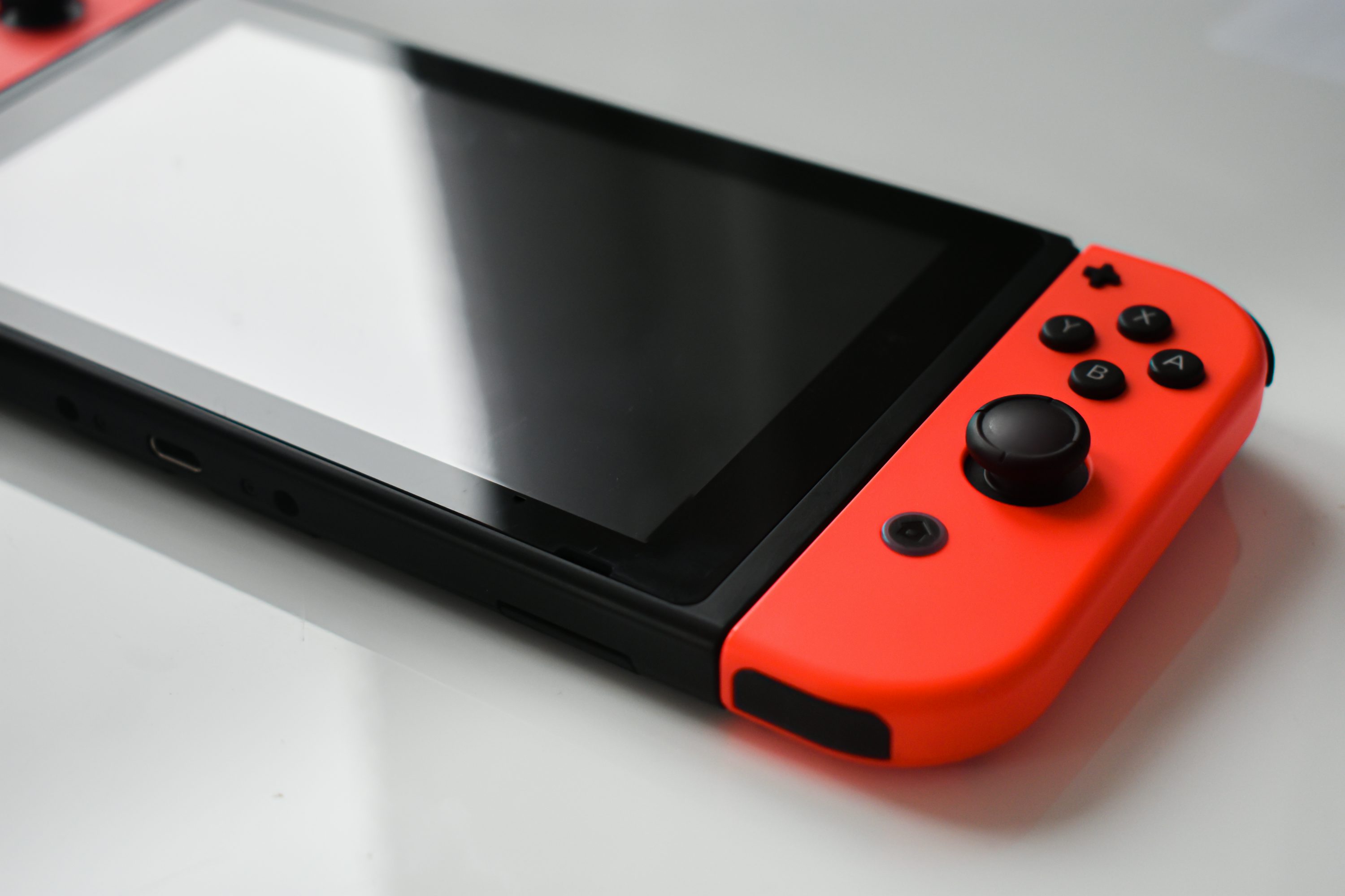 Nintendo Switch naranja y negro