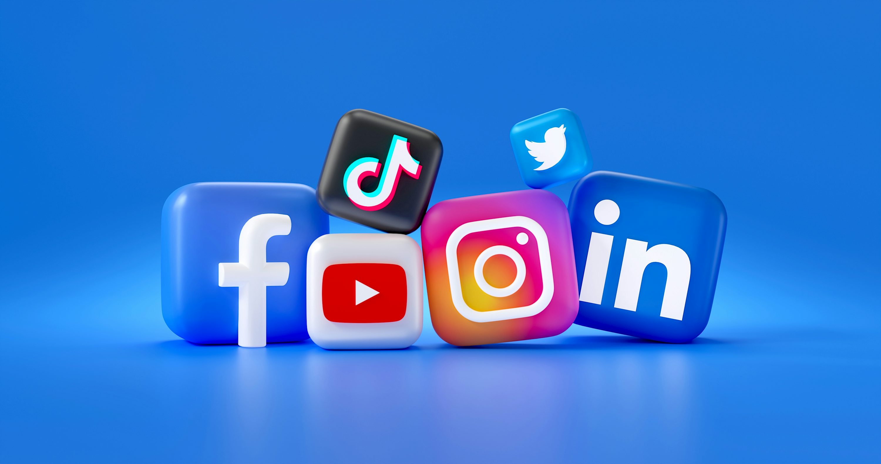 um grupo de diferentes logotipos de mídia social