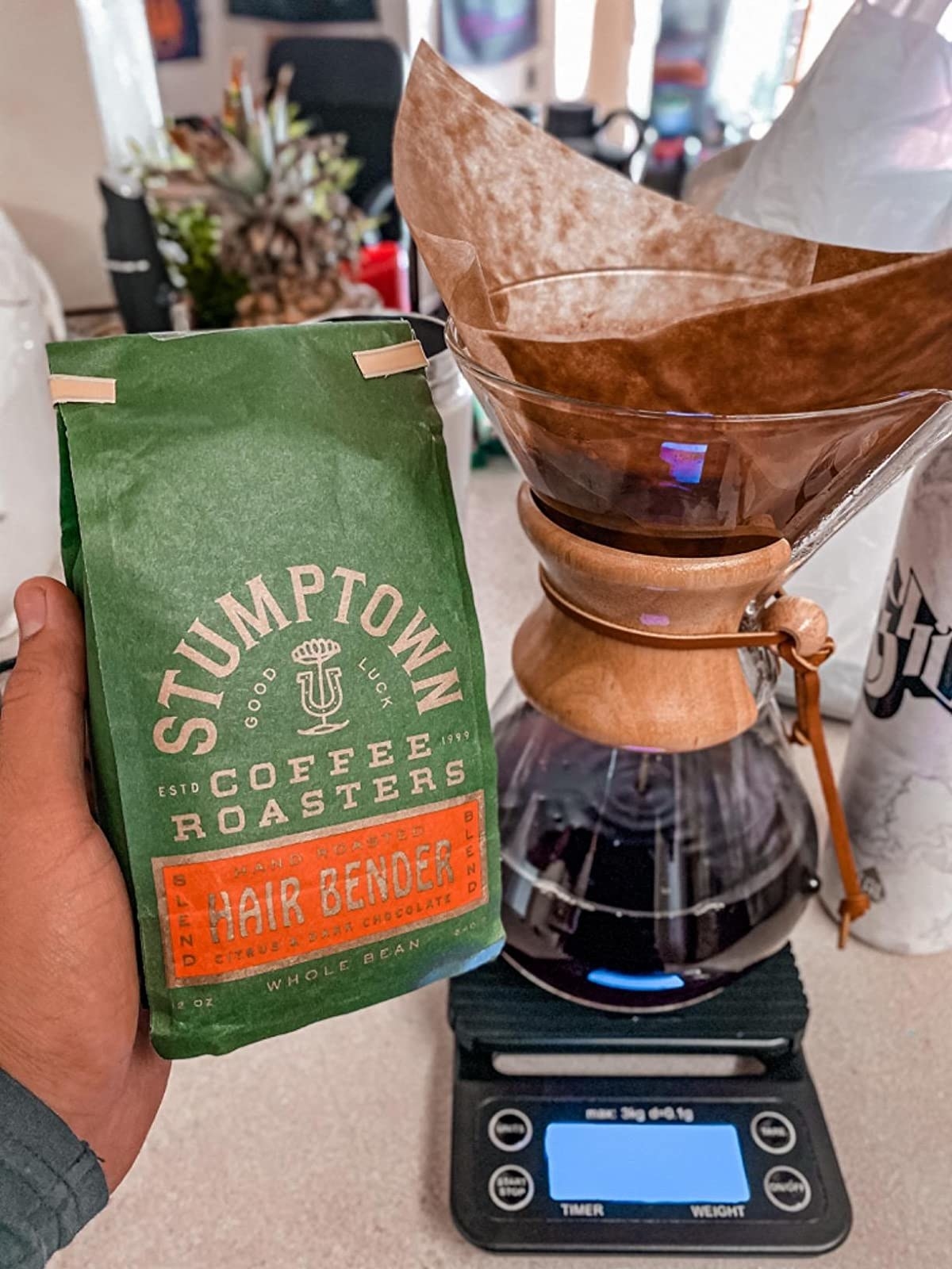 reviewer&#x27;s photo of the scale weighing a Chemex full of coffee