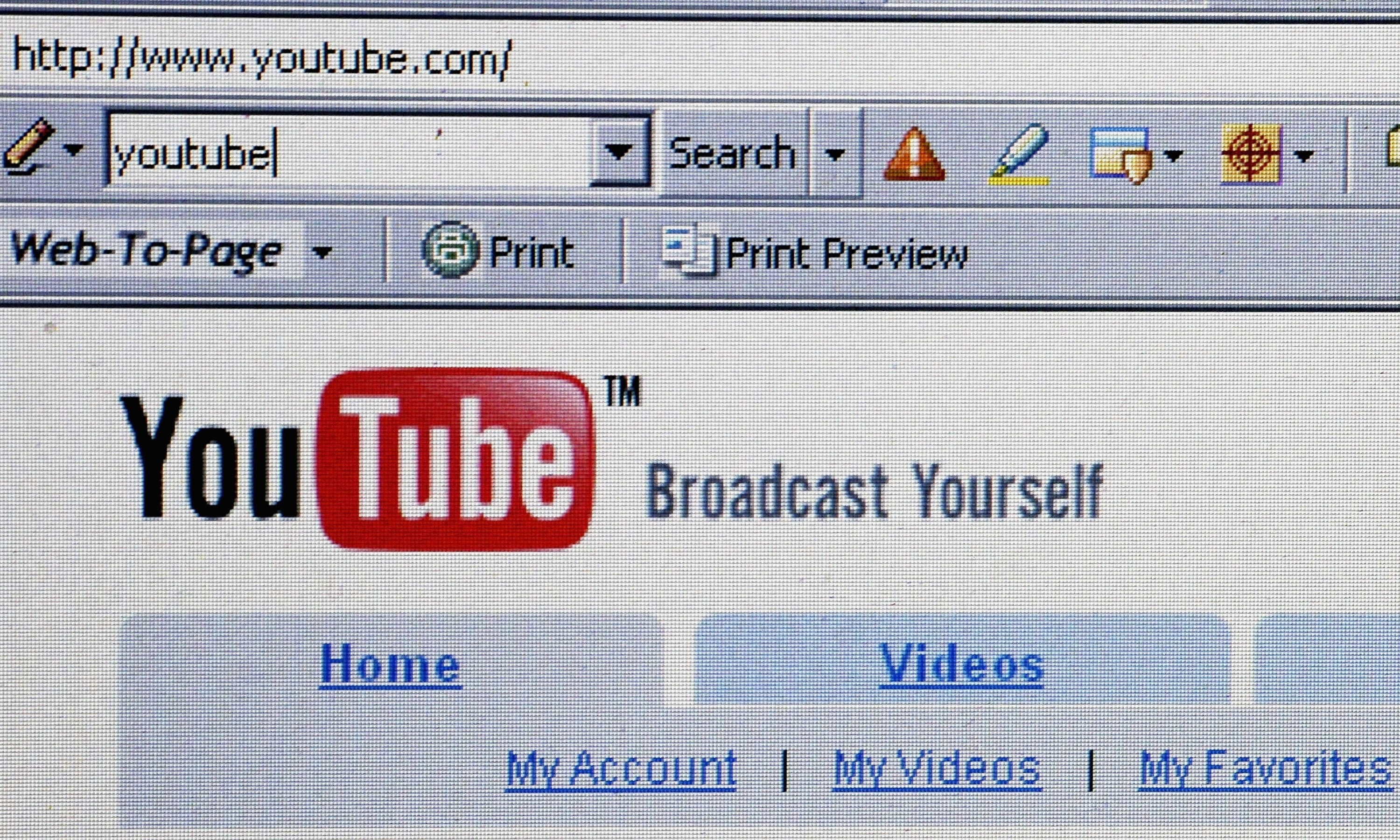 A photo of someone searching YouTube in 2006