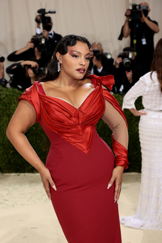 A close up of Paloma Elsesser as she poses on the Met Gala carpet