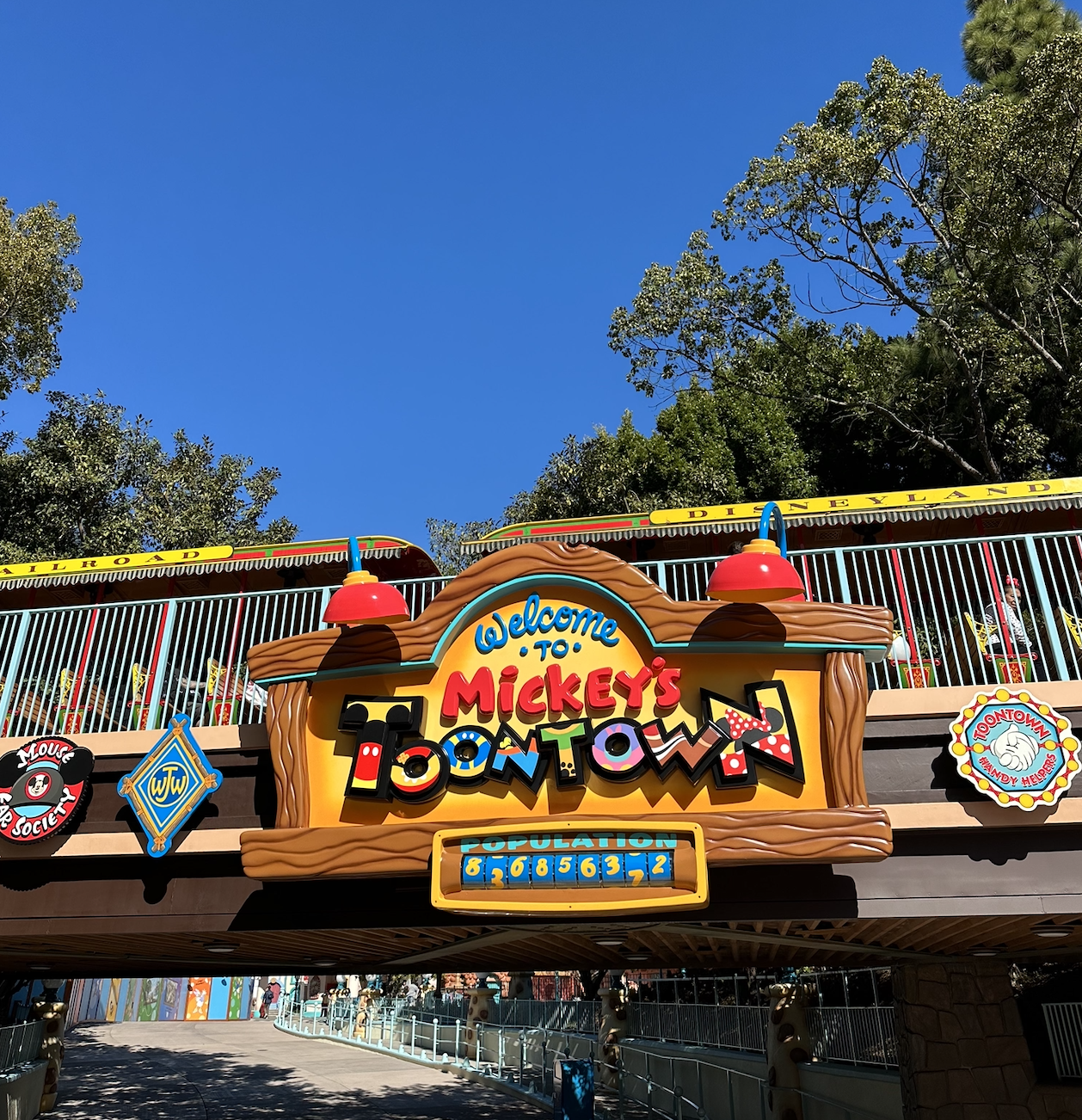 A photo of Mickey&#x27;s Toontown entrance