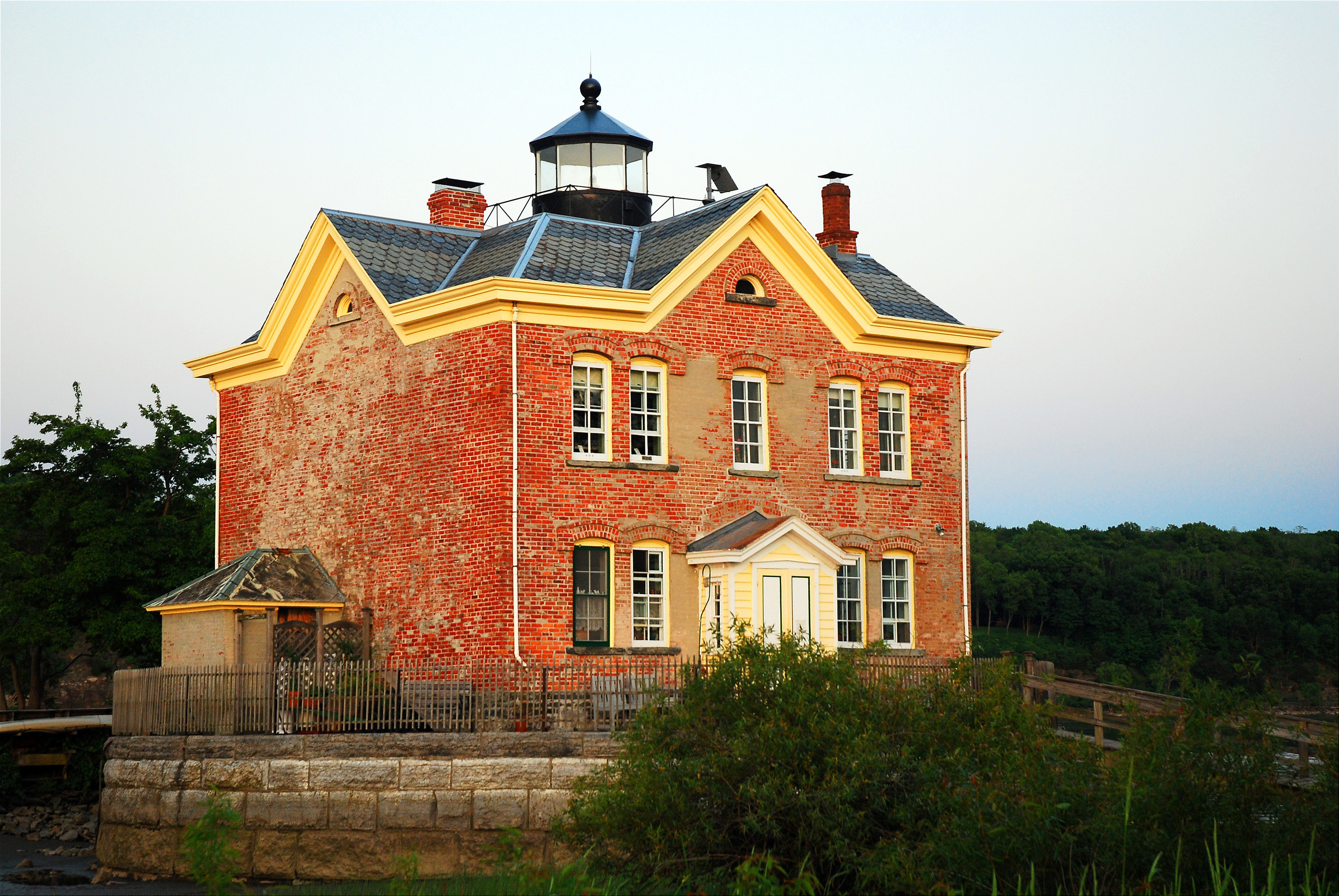 Short brick lighthouse