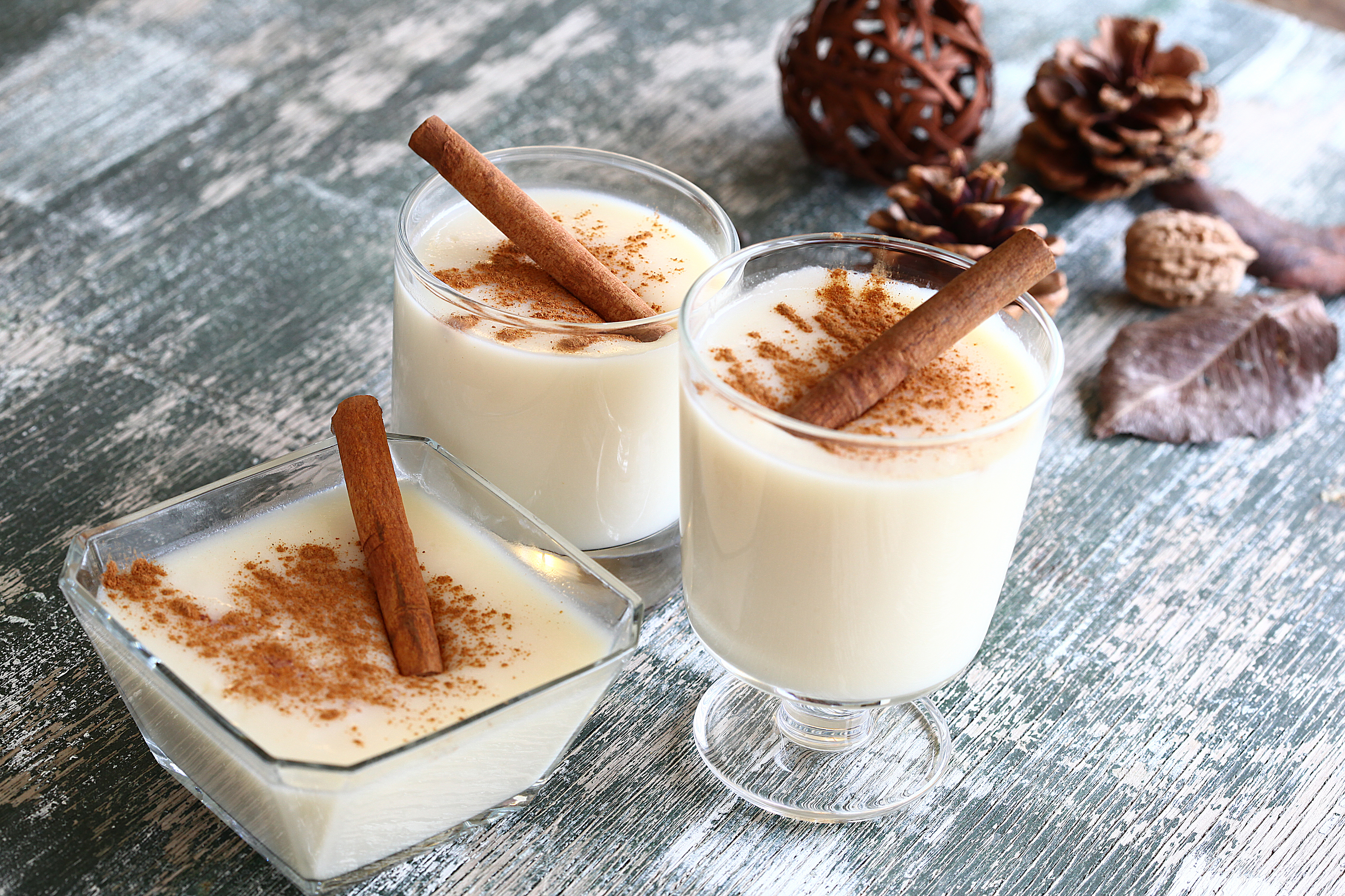 egg nog inside glasses