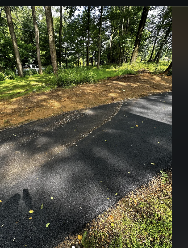 A Reddit post showing a driveway with newly laid asphalt and a patch covered with gravel pushed onto the new driveway. Text summarizes user experience with asphalt