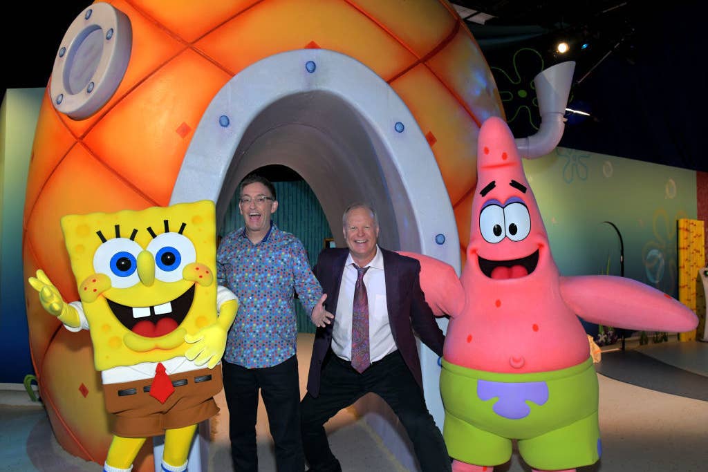 Stephen Hillenburg and Rodger Bumpass pose with SpongeBob SquarePants and Patrick Star characters at an event