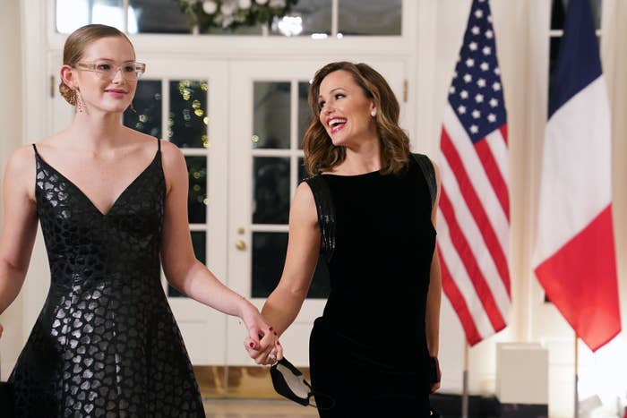 Jennifer Garner and her daughter Violet holds hands as they arrive for the White House state dinner for French President Emmanuel Macron at the White House