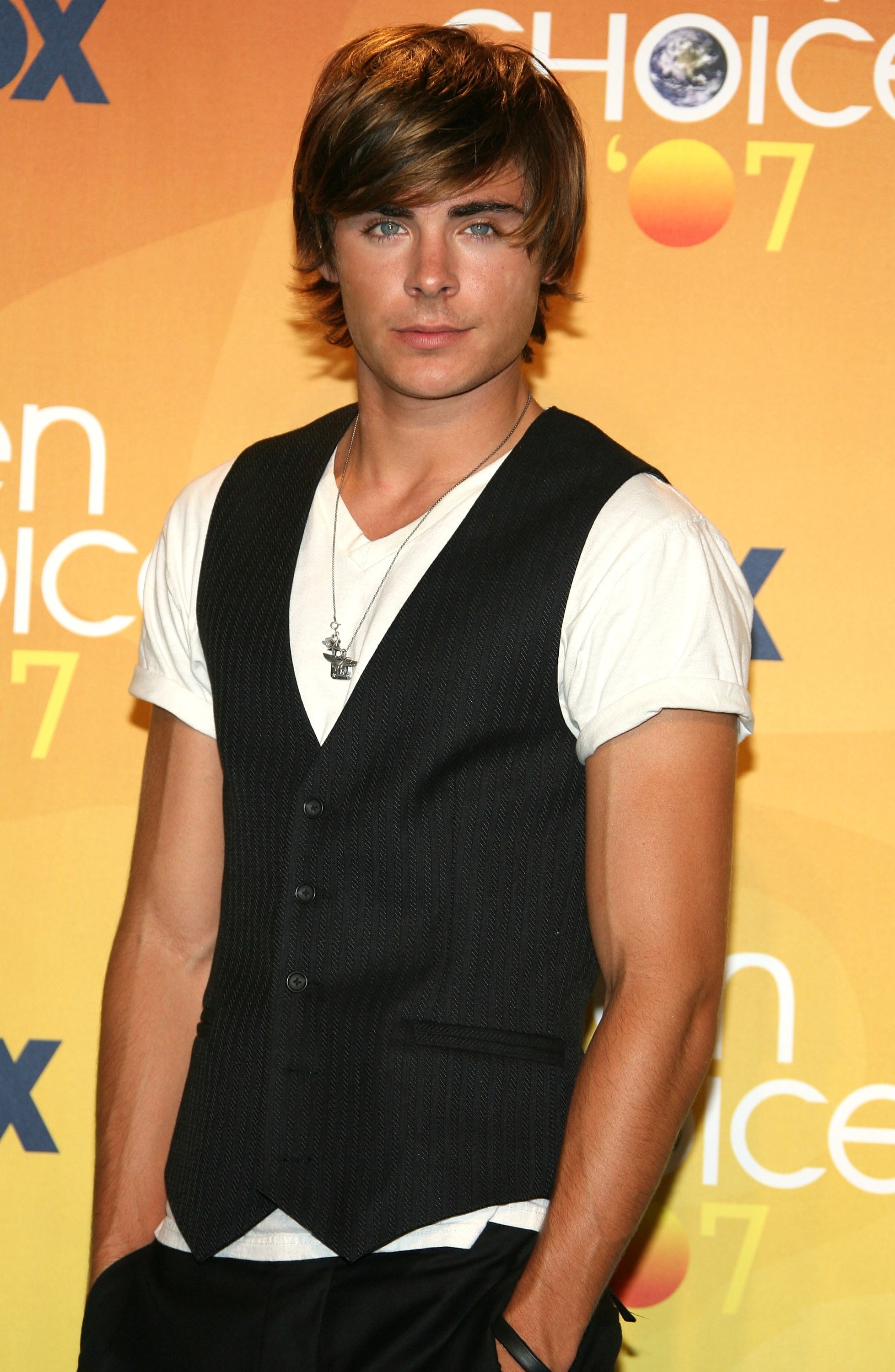 Zac Efron at the 2007 Teen Choice Awards wearing a white t-shirt under a black vest