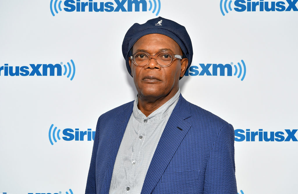 Samuel L. Jackson in a blue blazer and beret, standing in front of a SiriusXM logo backdrop