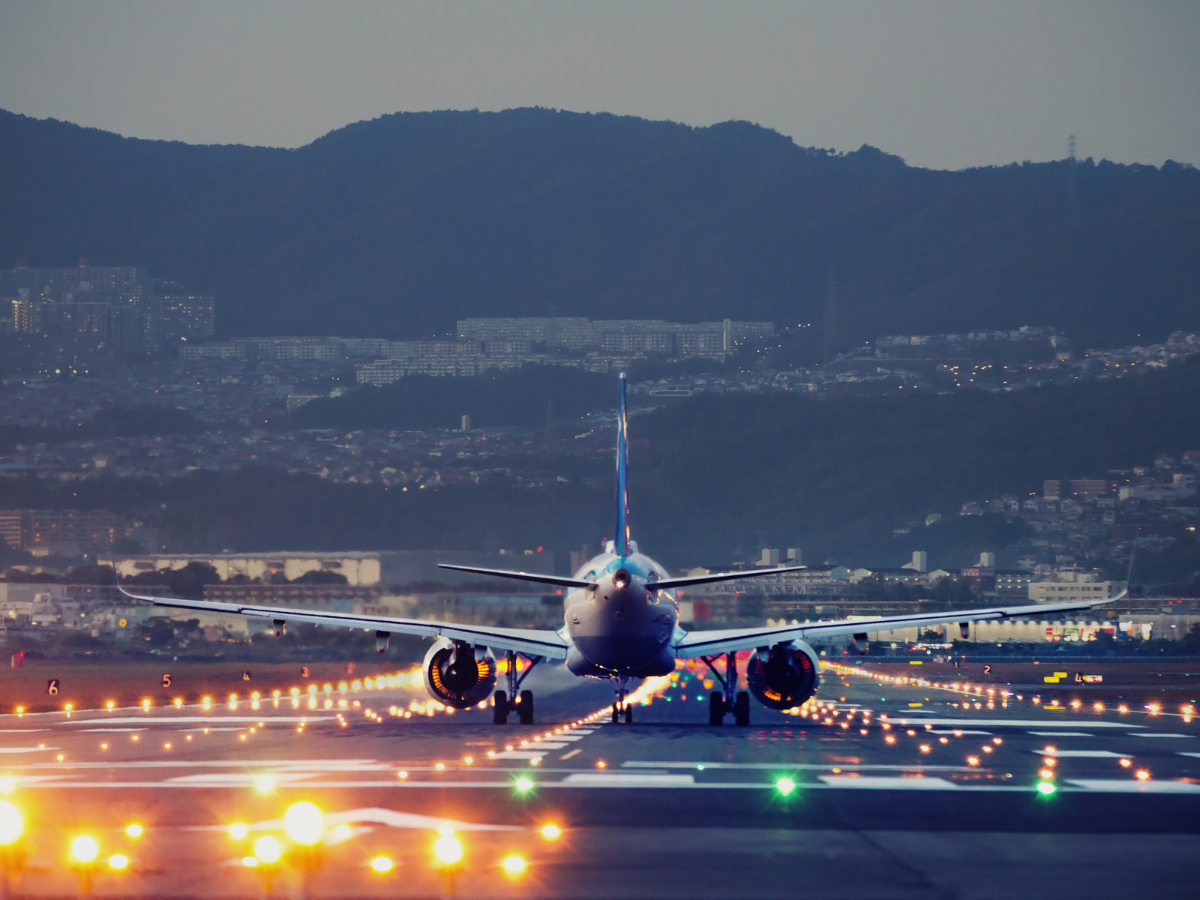 Railway tracks on runways & landing with no lights: 16 of the world's scariest airports:Image