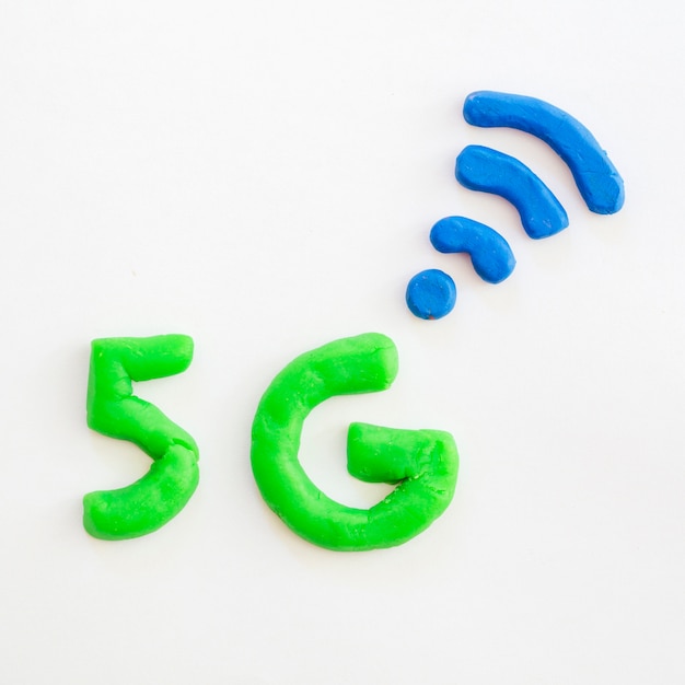 Bezpłatne zdjęcie 5g z wychodzącym światłem ostrzegawczym