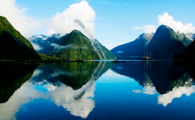 Bezpłatny plik Zdjęcie milford sound, fiordland, nowa zelandia.