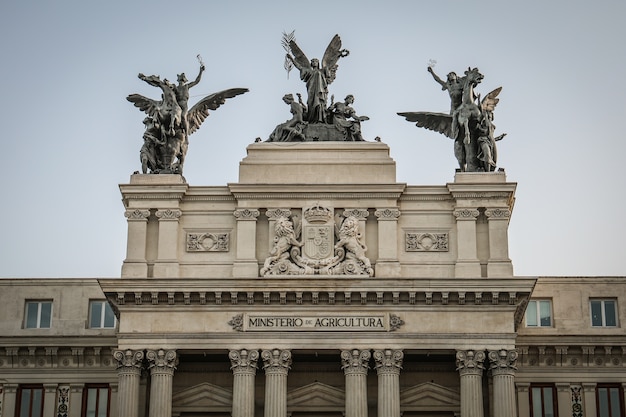 Bezpłatne zdjęcie ministerstwo obszarów wiejskich, morskich i środowiska naturalnego w madrycie, hiszpania