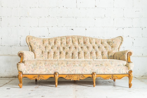 Zabytkowe drewniane sofa