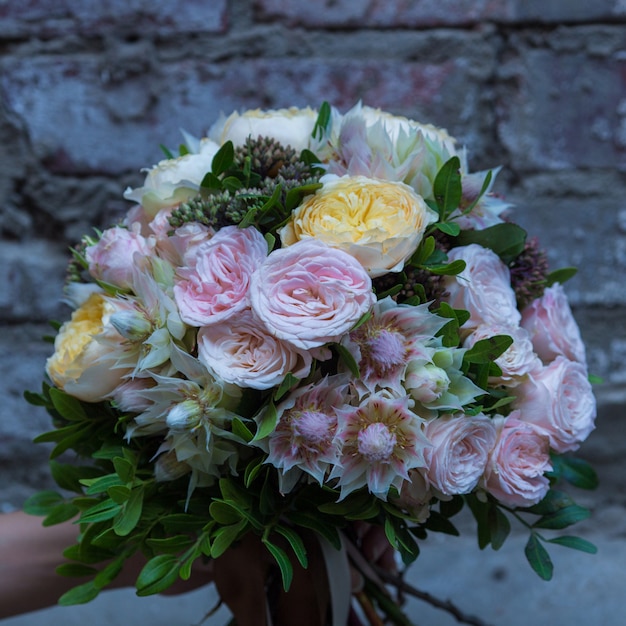 Foto gratuito bouquet di fiori colorati tono pastello