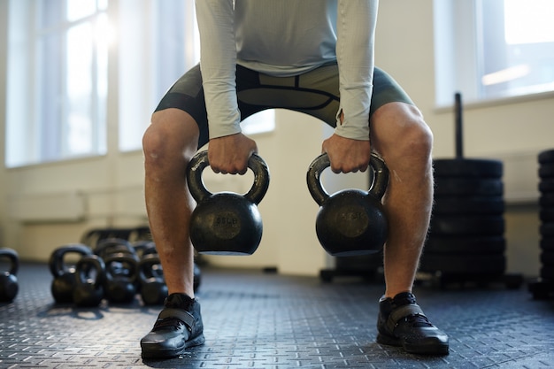 Kettlebell sollevamento in palestra