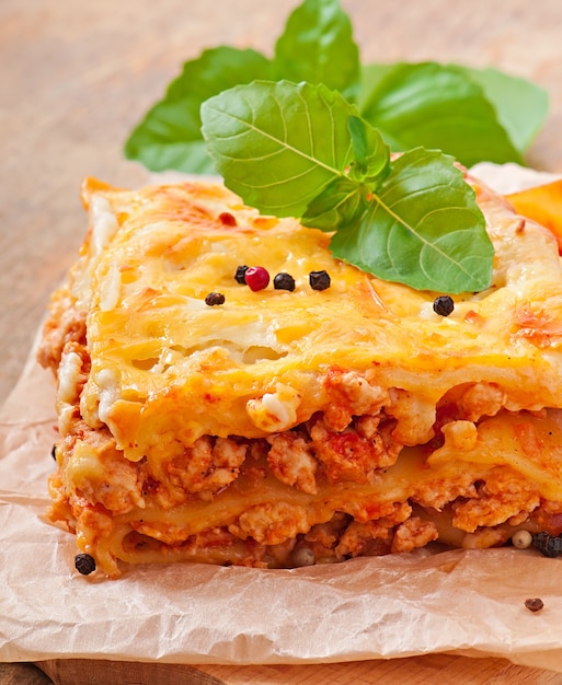 Foto gratuito lasagna classica con ragù alla bolognese