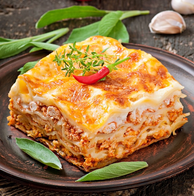 Foto gratuito lasagna classica con ragù alla bolognese