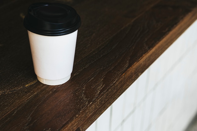 Mockup di una tazza di caffè usa e getta