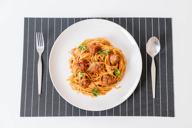 Foto gratuito spaghetti e polpette