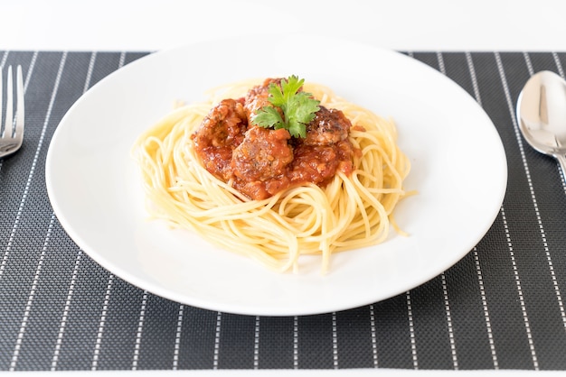 Foto gratuito spaghetti e polpette