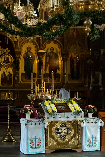 Foto gratuito veduta interna della chiesa